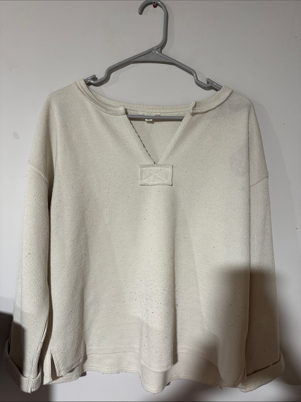 Blu Pepper Cream V-Notch Long-Sleeve Pullover